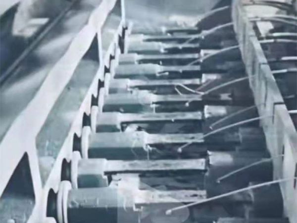 可鍍金、銀、銅、鋁等感應(yīng)加熱坩堝式鍍膜機(jī)